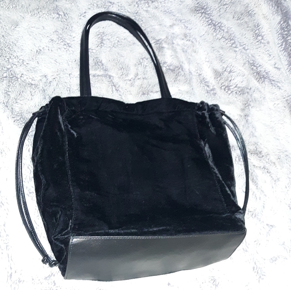 ๐๐ค Victoria's Secret Over night Bag/ Hand bag - Picture 4 of 7